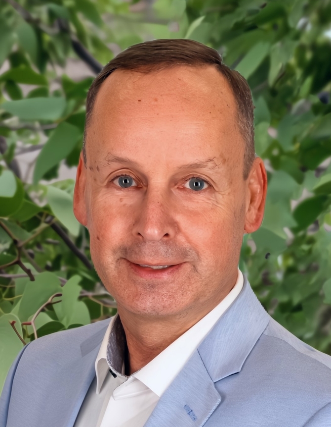 Sven Gebauer - Director